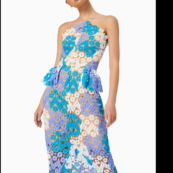 Elliatt Dresses & Skirts - Elliatt Times Floral Lace Peplum Dress